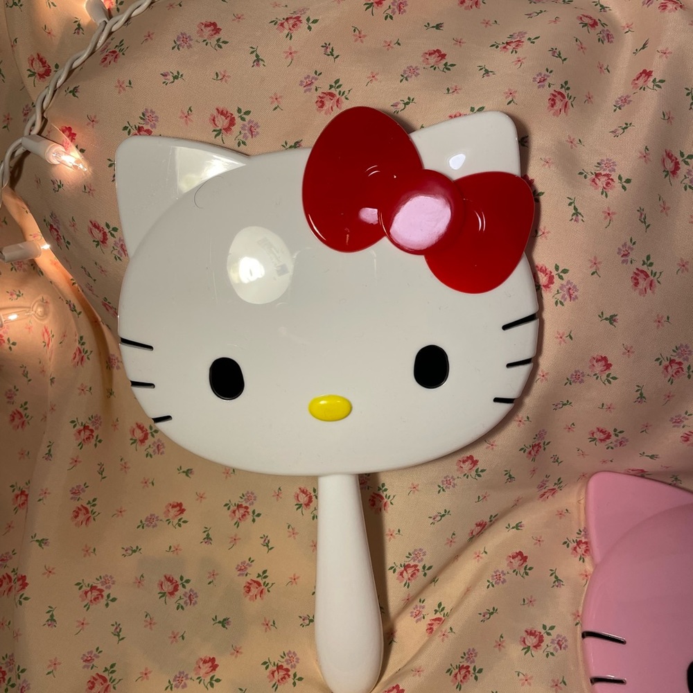 Hello Kitty Mirror - Picture 6 of 7